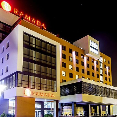 Hotel Ramada By Wyndham Oradea Extérieur photo