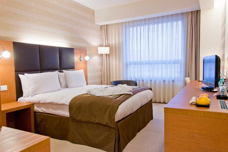 Hotel Ramada By Wyndham Oradea Extérieur photo