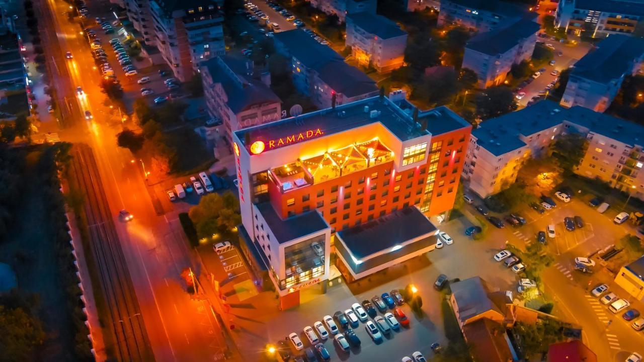 Hotel Ramada By Wyndham Oradea Extérieur photo