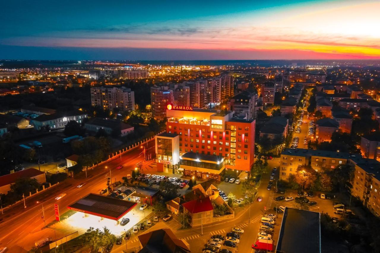 Hotel Ramada By Wyndham Oradea Extérieur photo