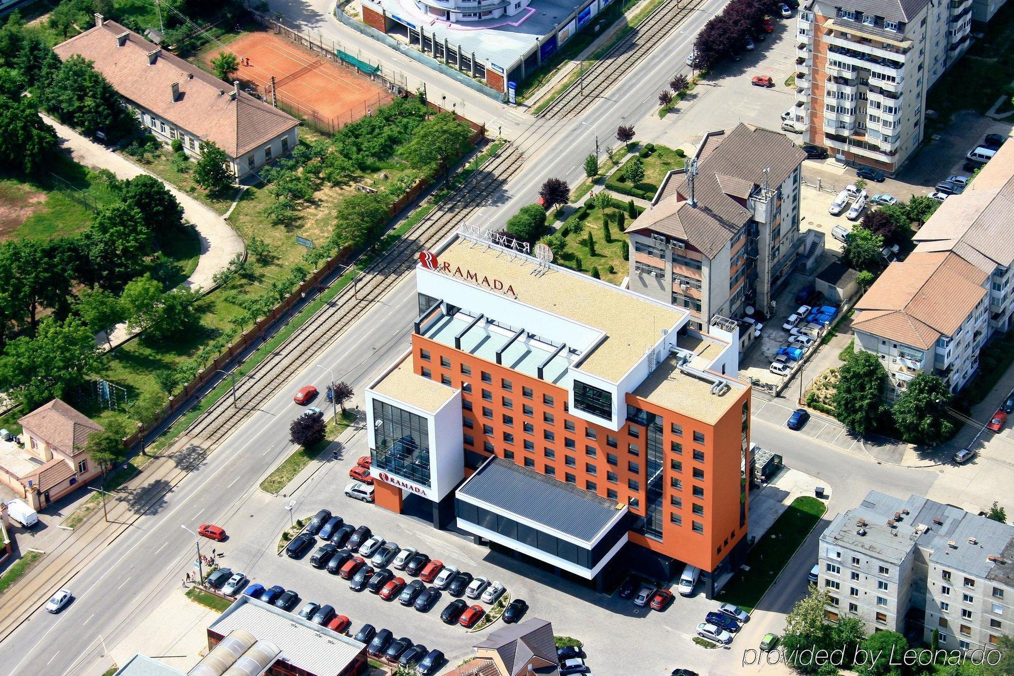 Hotel Ramada By Wyndham Oradea Extérieur photo