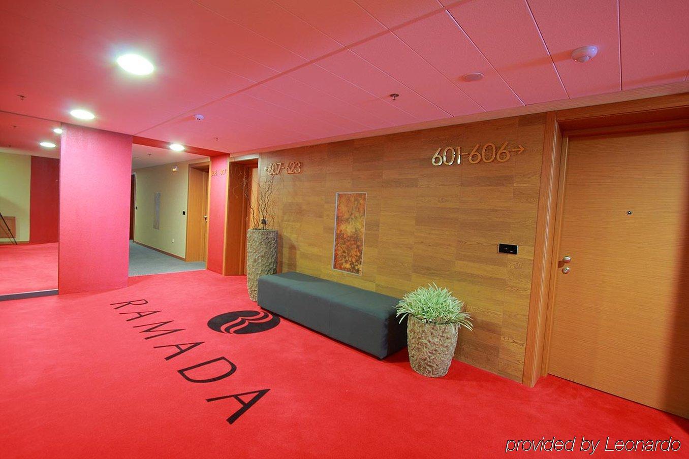 Hotel Ramada By Wyndham Oradea Intérieur photo