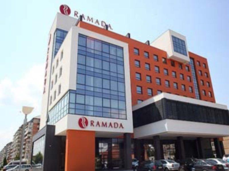 Hotel Ramada By Wyndham Oradea Extérieur photo