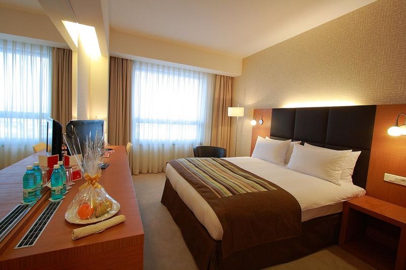 Hotel Ramada By Wyndham Oradea Chambre photo