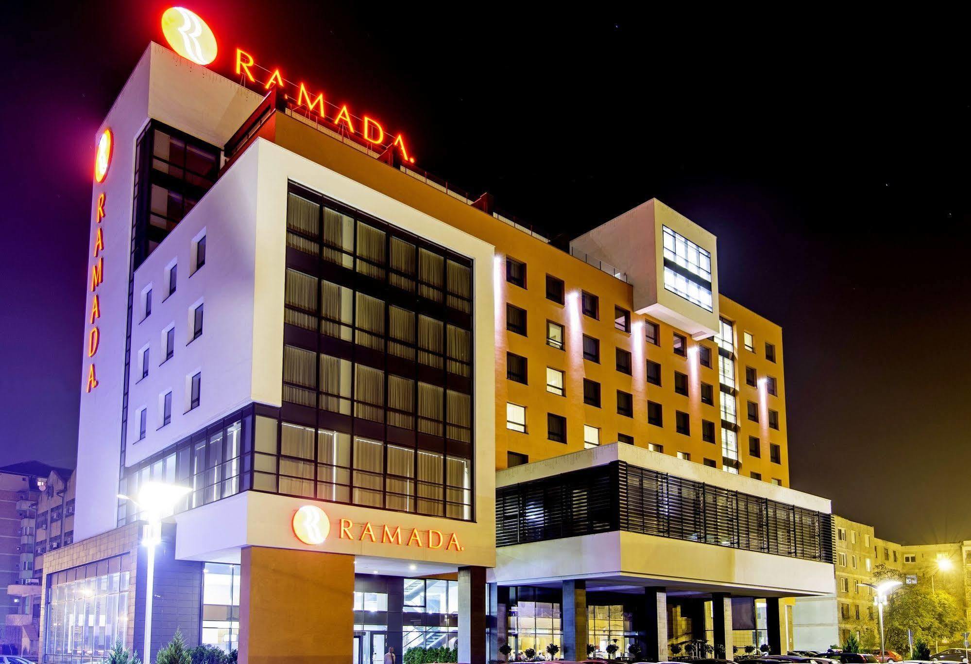 Hotel Ramada By Wyndham Oradea Extérieur photo